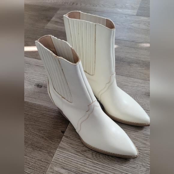Chic Cream Ankle Booties - Picture 4 of 6